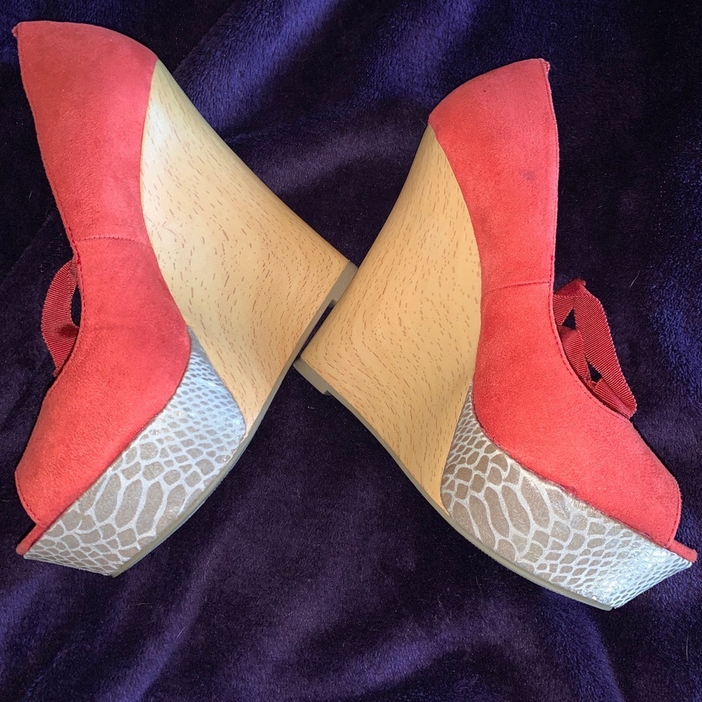 REDUCED!! Jennifer Lopez Espadrille Wedge Pump